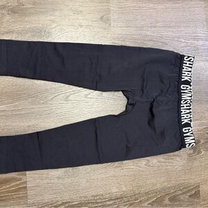 Black GYMSHARK Capri workout leggings